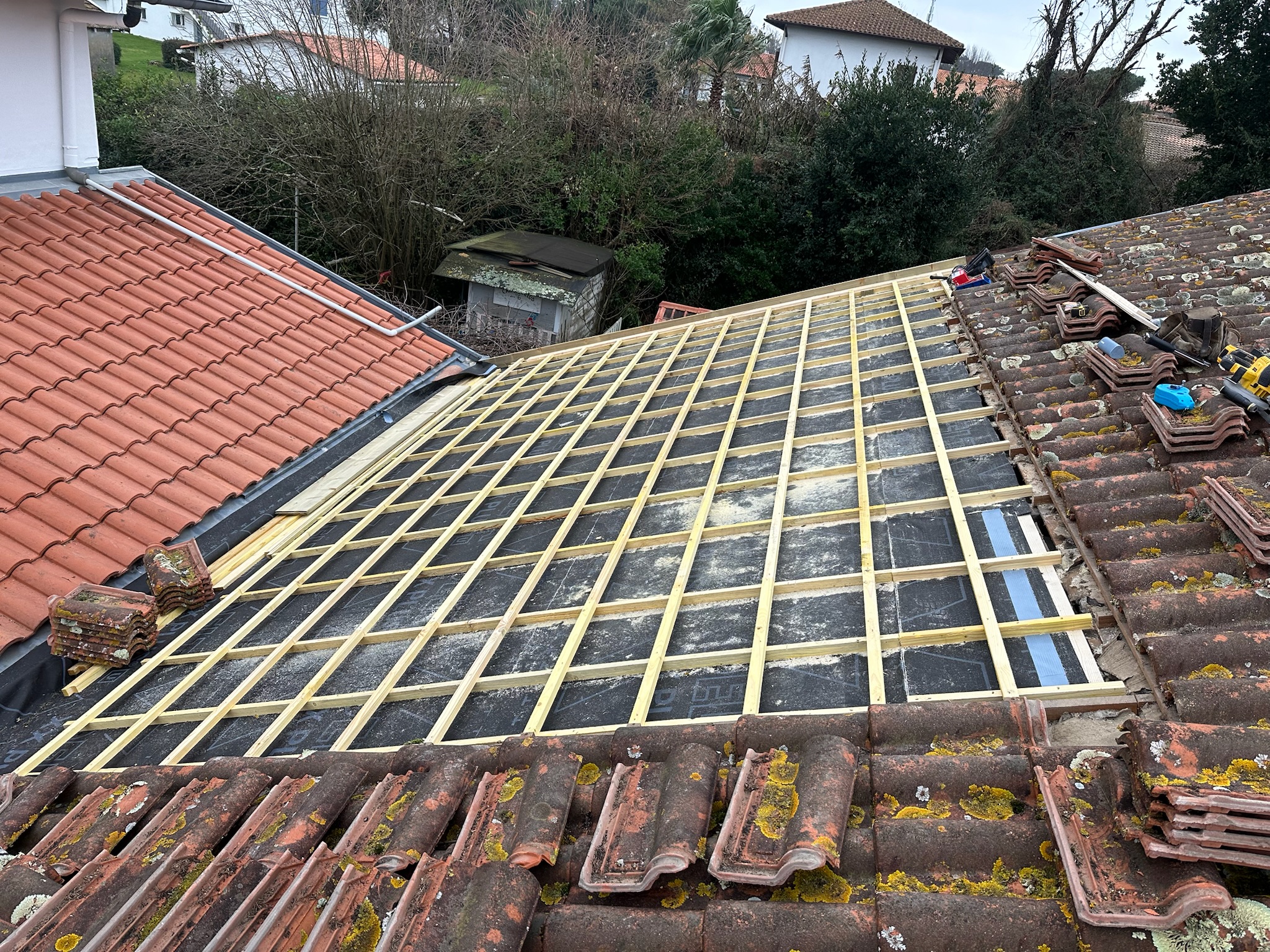 Ecran sous toiture + lattage 